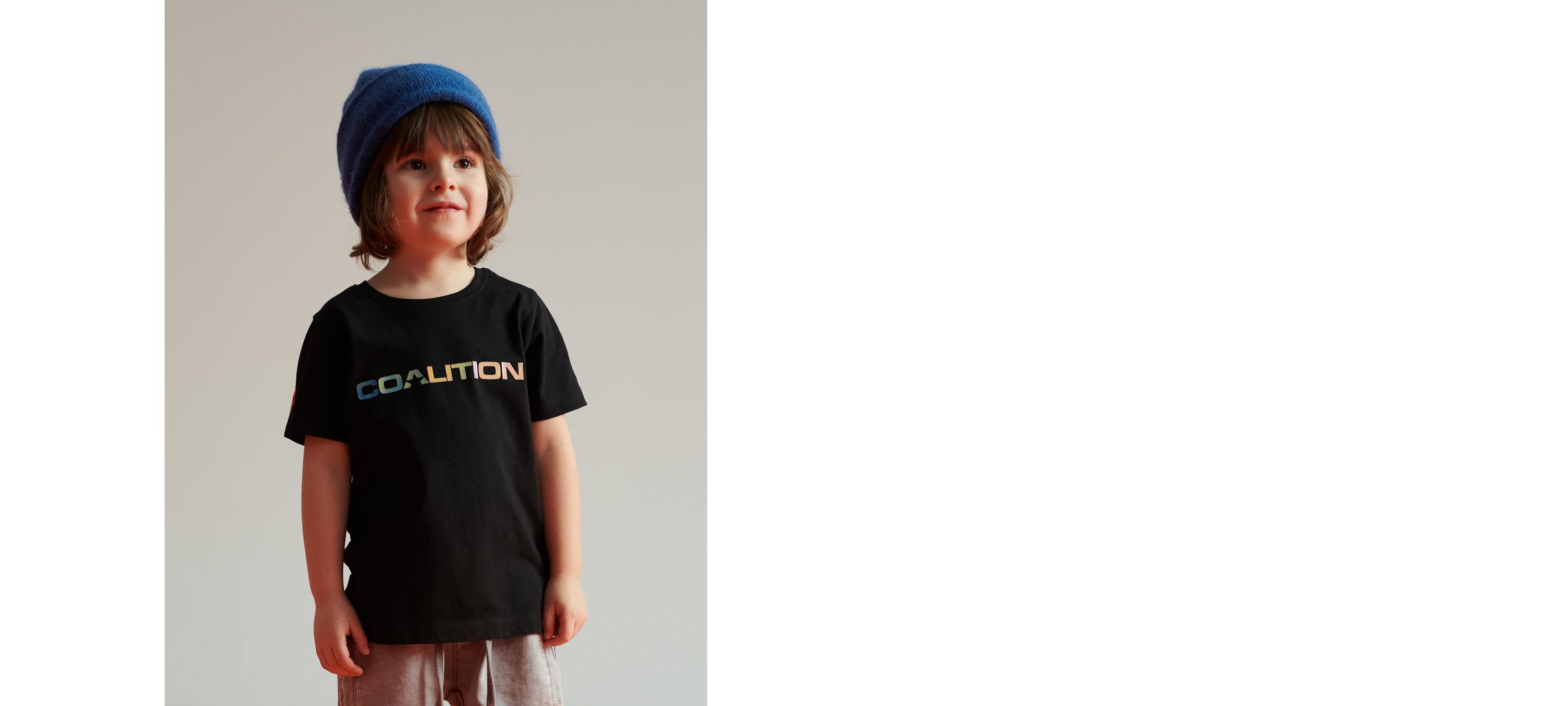 Children's t-shirt with a colour changing logo