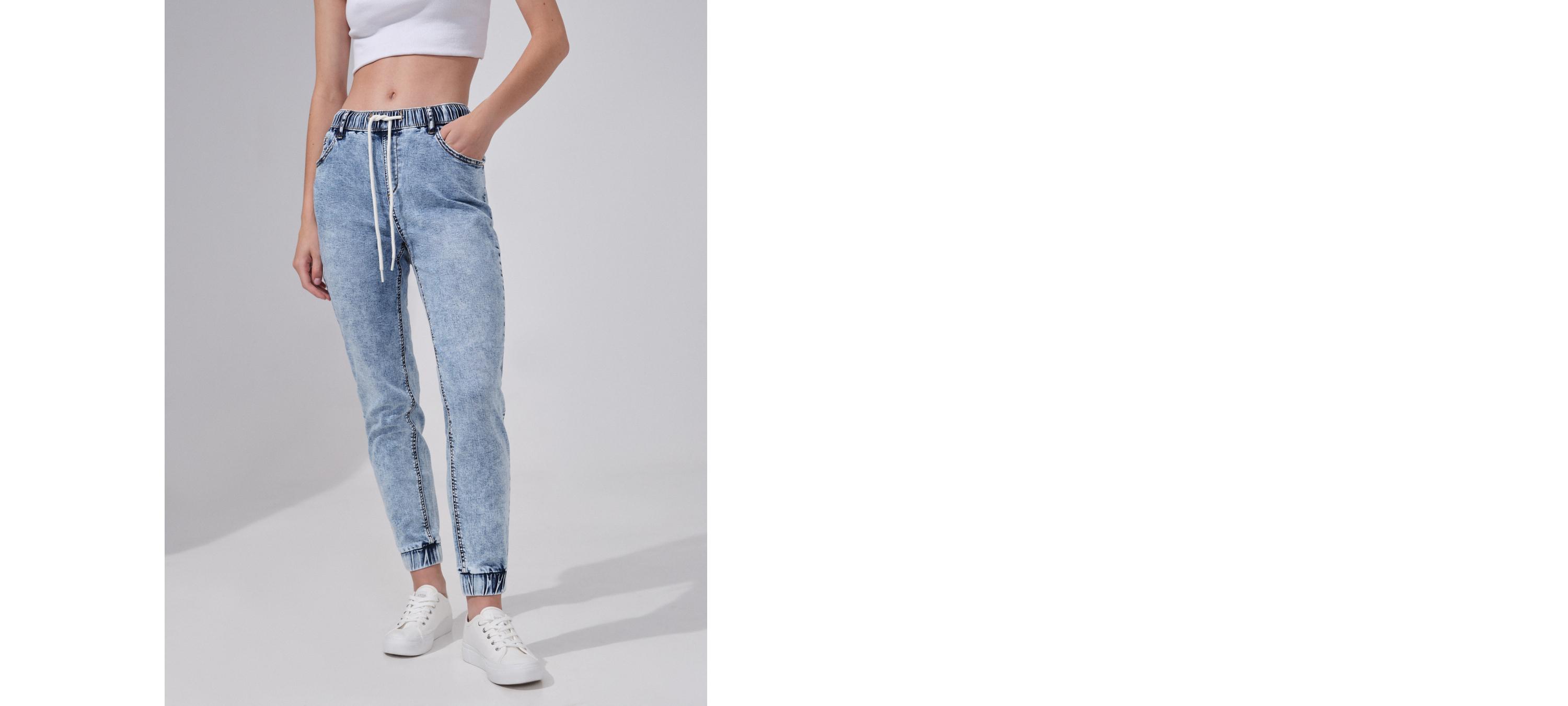 Women's Knitted Jogger Jeans in Mid Wash