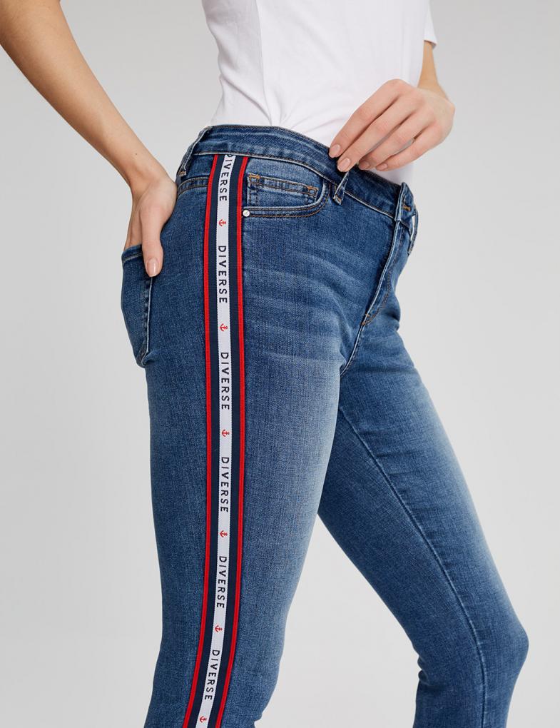 Spodnie damskie: moro, joggery, khaki, jeansowe, z dziurami