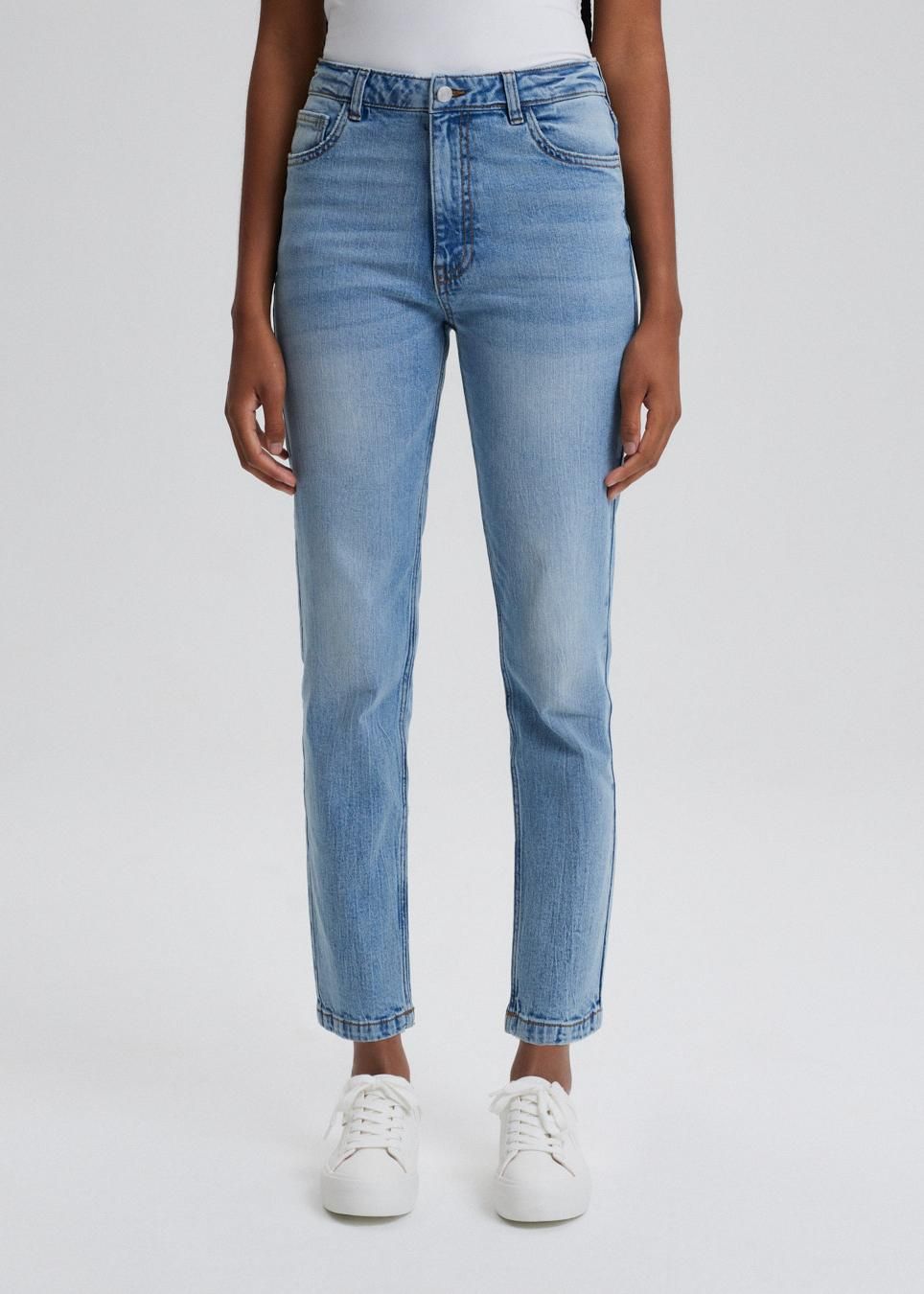 Jeansy damskie typu girlfriend z regularnym stanem - Diverse