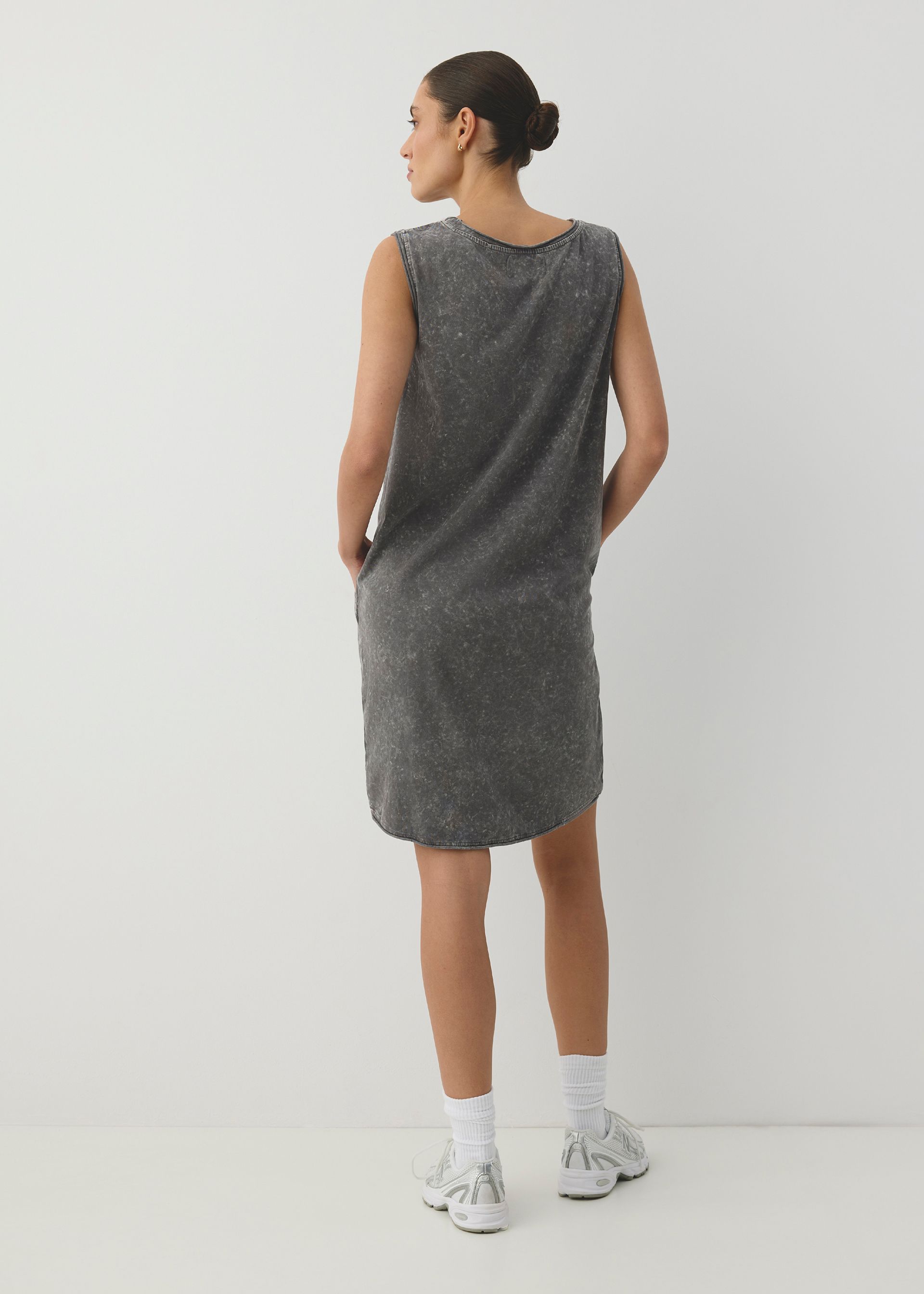 Sleeveless knit dress - Diverse