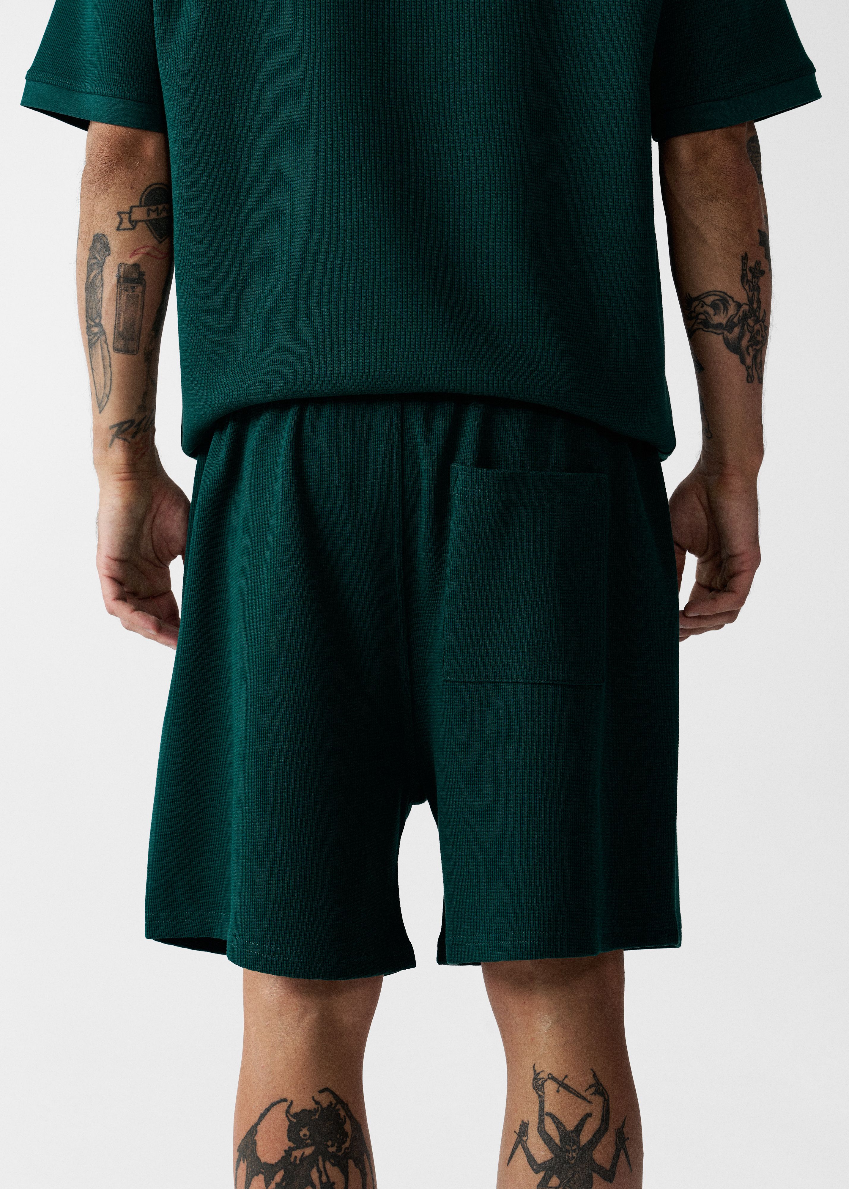 Waffle-textured knit shorts - Diverse