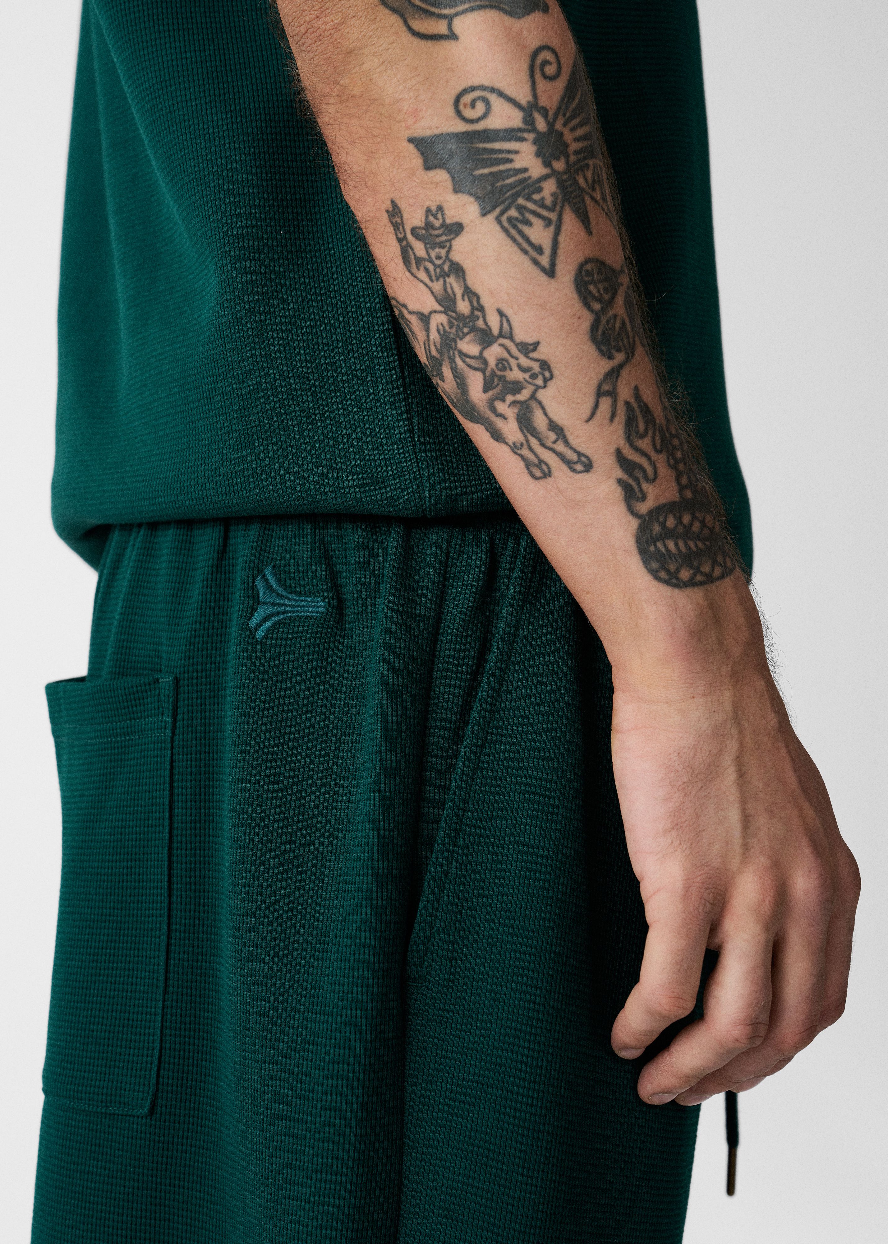 Waffle-textured knit shorts - Diverse