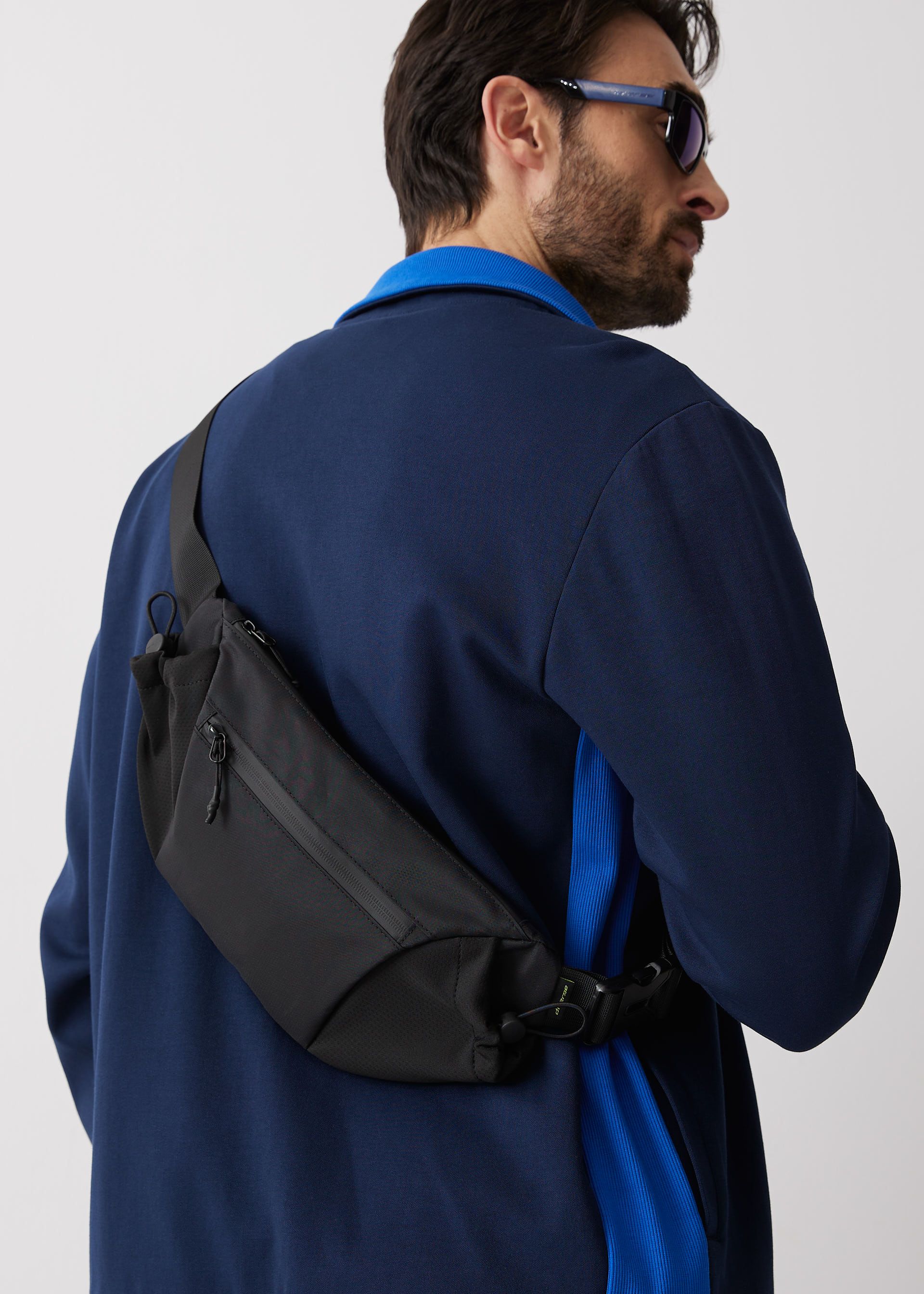 Black sachet with adjustable strap - Diverse